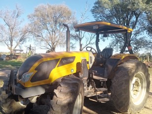 Tractor Valtra A990