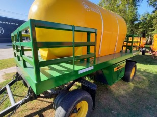 Acoplado tanque Mancini 3000 lts
