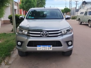 Vehiculo Tyota Hilux SRX