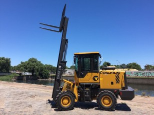 Tractoelevador Taurus CTX825