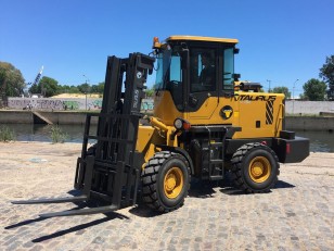 Tractoelevador Taurus CTX825