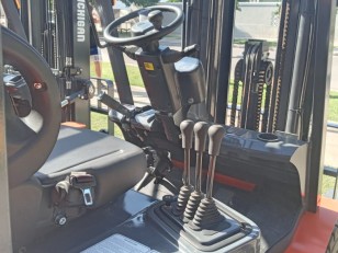 Autoelevador LONKING LG 25-DT.