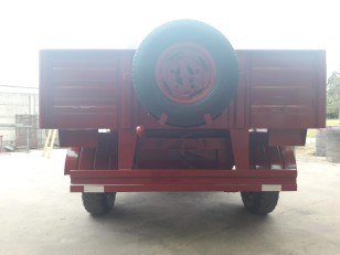 Acoplado Playo con tanque de agua
