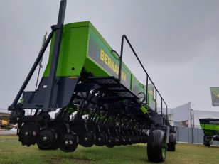 Fertilizadora Bernardin 2735