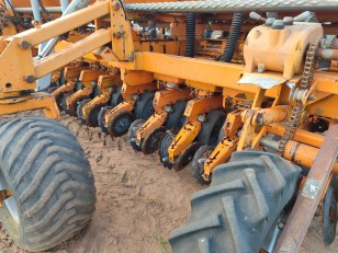 Sembradora Agrometal TX Mega 1352
