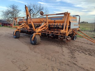 Sembradora Agrometal TX Mega 1352