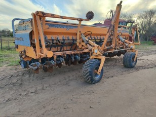 Sembradora Agrometal TX Mega 1352