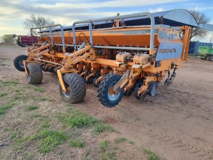 Sembradora Agrometal TX Mega 1352