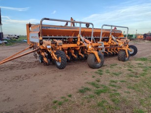 Sembradora Agrometal TX Mega 1352