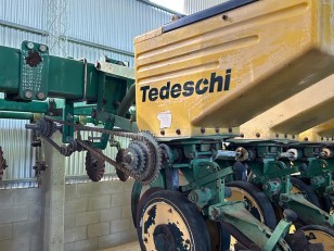 Sembradora Tedeschi 2052