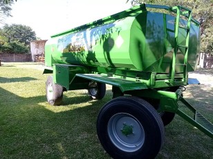 Acoplado tanque Conese 3000 lts