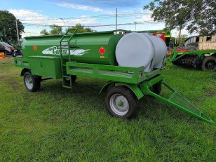 Acoplado tanque Conese 3000 lts