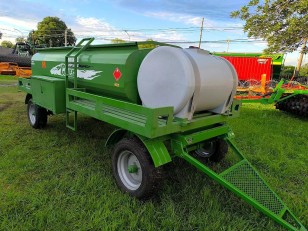 Acoplado tanque Conese 3000 lts