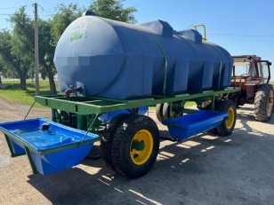 Acoplado tanque 10000 lts con bebederos
