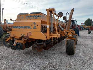 Sembradora TX Mega de 16 a 42