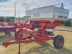 Fertilizadora de arrastre Usada Yomel CO