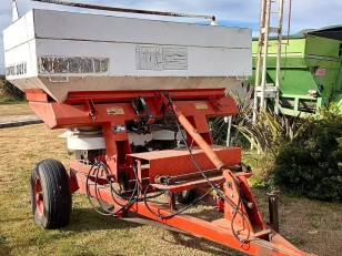 Fertilizadora de arrastre Usada Yomel CO