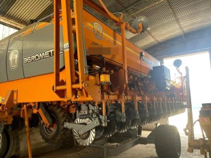 Sembradora Agrometal TX Pivot II 1652