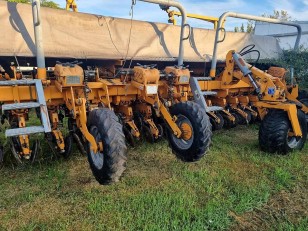 Sembradora Agrometal TX Mega 2235