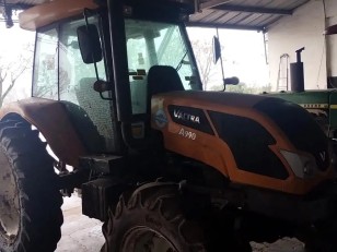 Tractor Valtra A990