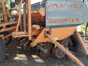 Sembradora Agrometal MX de 33 a 21 CM.