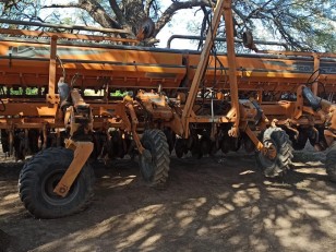 Sembradora Agrometal MX de 33 a 21 CM.