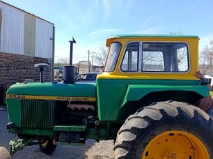 Tractor John Deere 3330