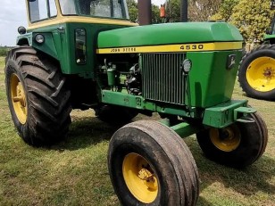 Tractor John Deere 4530