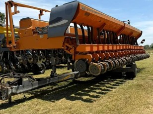 Sembradora Agrometal TX Pivot 2042