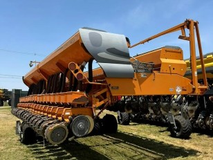 Sembradora Agrometal TX Pivot 2042