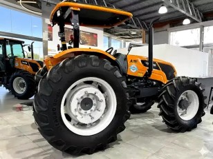 Tractor Valtra A750