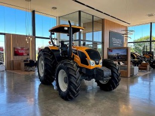 Tractor Valtra A750