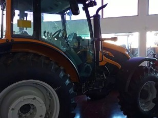 Tractor Valtra A124