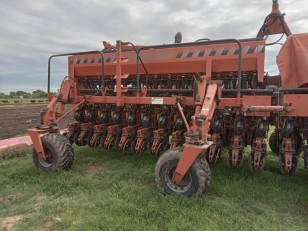 Sembradora F440 de 4919
