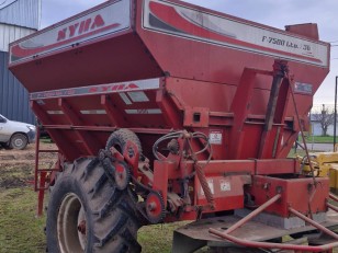 FERTILIZADORA SYRA 7500