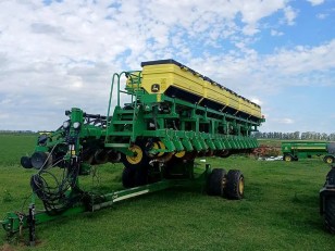 Sembradora John Deere 1745 18 a 52