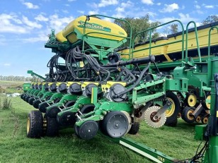 Sembradora John Deere 1745 18 a 52