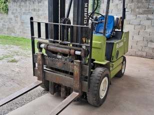 AUTOELEVADOR CLARK 2,5 T