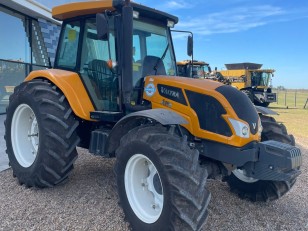 Tractor Valtra A990
