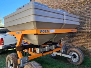 FERTILIZADORA POZZI DE 3000LTS
