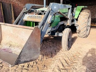 Tractor Deutz AX100 con Pala