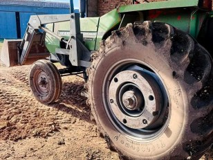 Tractor Deutz AX100 con Pala