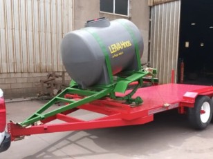 Acoplado tanque 1400 lts Leiva