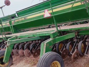 Sembradora John deere 750