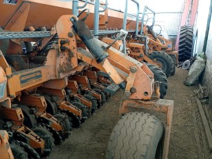 Sembradora Agrometal TX Mega 2335