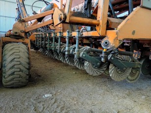 Sembradora Agrometal TX Mega 2335