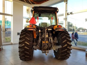 Tractor Valtra A 114 Cabinado