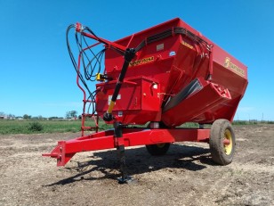 Mixer horizontal de 10M3 marca Santa Ros
