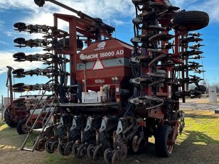 Sembradora APACHE 18000 3721