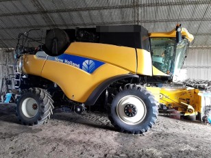 Cosechadora New Holland CR 9060 año 2013